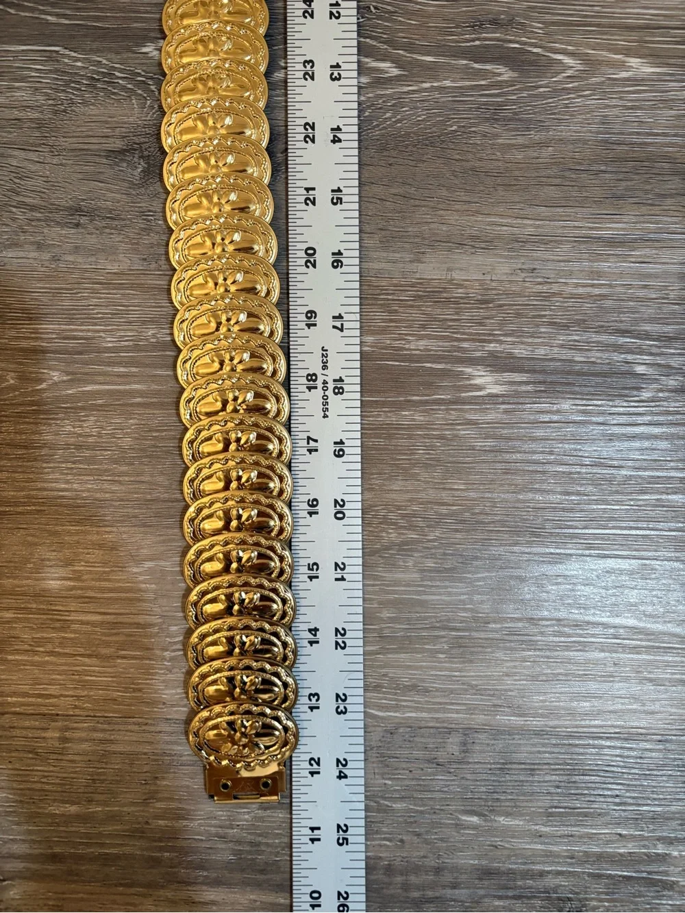 Vintage 80/90 Women Gold FloralMedallion Link Belt - Stylish Accent Waist Chain
